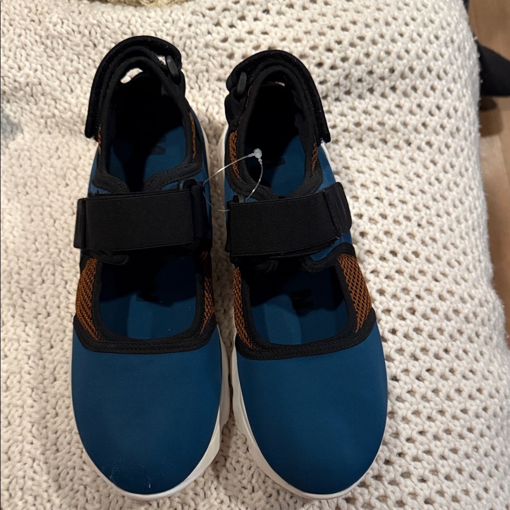 Marni sneakers  41 Trainers in blue and orange black profiles. Velcro fastening,